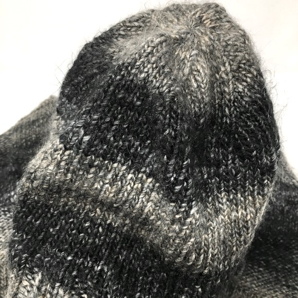 Handknitted Black Grey Ombre Unisex Hat Beanie and Scarf Set - Picture 11 of 16
